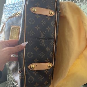 Authentic Louis Vuitton bag great condition